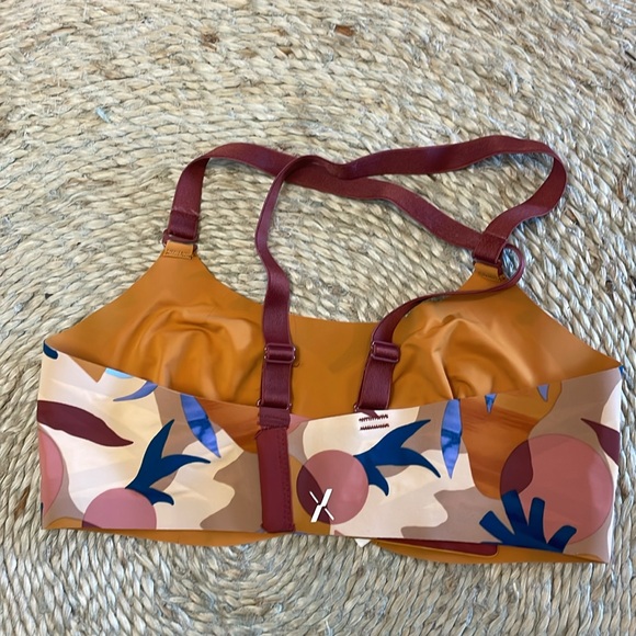 Knix Evolution bra size 2 - Picture 4 of 4